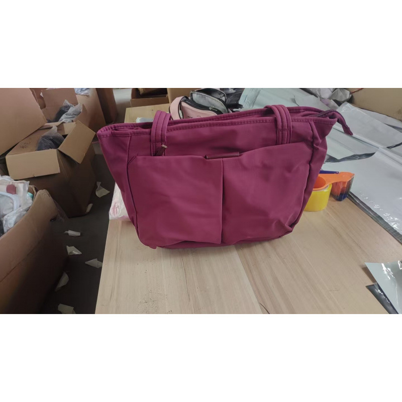 Inventario de nuevo bolso de hombro de mujer bolso de mano de gran capacidad bolso de bolso impermeable ocio 15 pulgadas bolso portátil