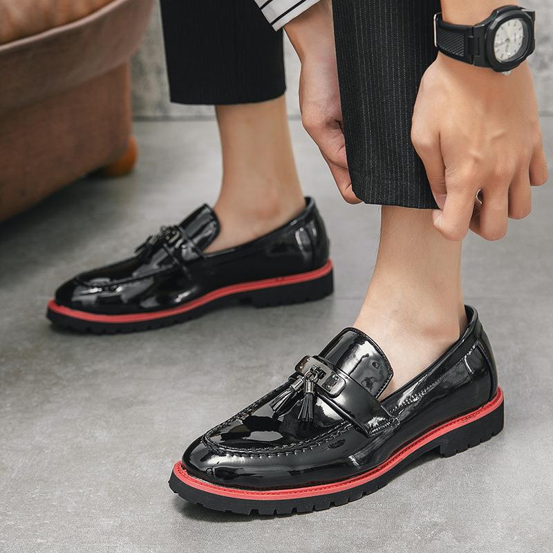 Übergroße kleine Lederschuhe für Herren im britischen Stil, spitz, faul, Lackleder, glänzende Friseurschuhe von Lefu_voghion.com