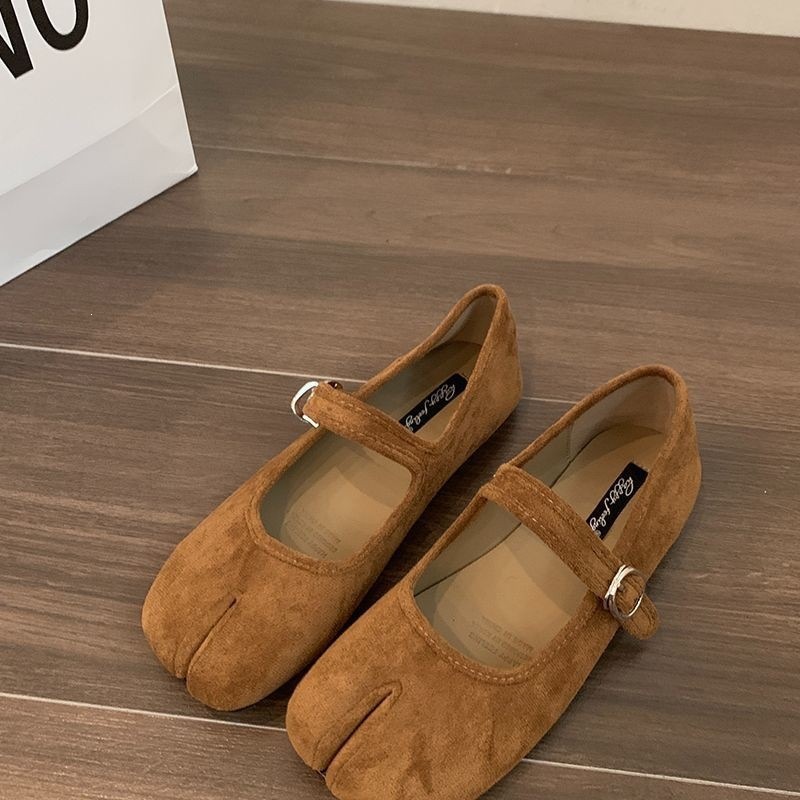 Zapatos Retro Mary Jane para mujeres 2026 primavera nuevo estilo francés suave nicho de camisa de dedos de pezuña plana zapatos de noche