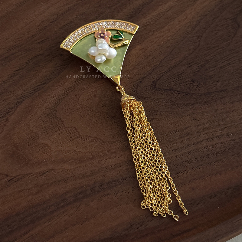 Nuevo broche de flor de perla barroca natural retro, broche antiexposición de nicho de alta gama, ramillete de platycodon