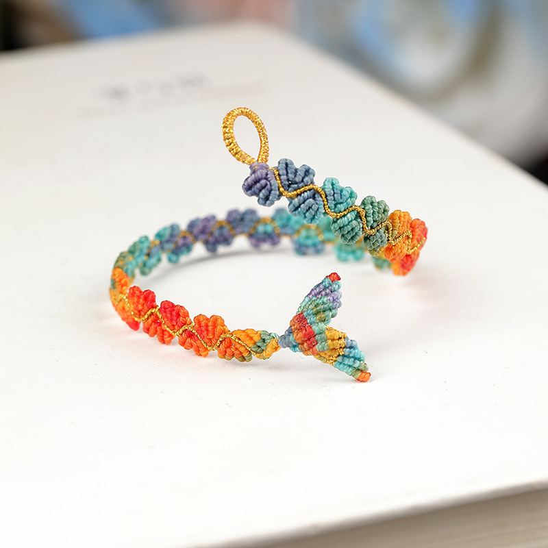 Chinese Valentine's Day Heart-Shaped Cord Koi Fish Style Handmade Woven Bracelet, Traditional Style Couple's Gift, Colorful Gradient Bracelet Finished Product