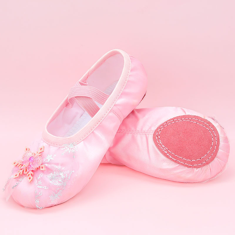 2024 nuevos zapatos de baile para niños zapatos de entrenamiento de satén niñas princesa zapatos de entrenamiento de baile de suela blanda zapatos de baile de garra de gato