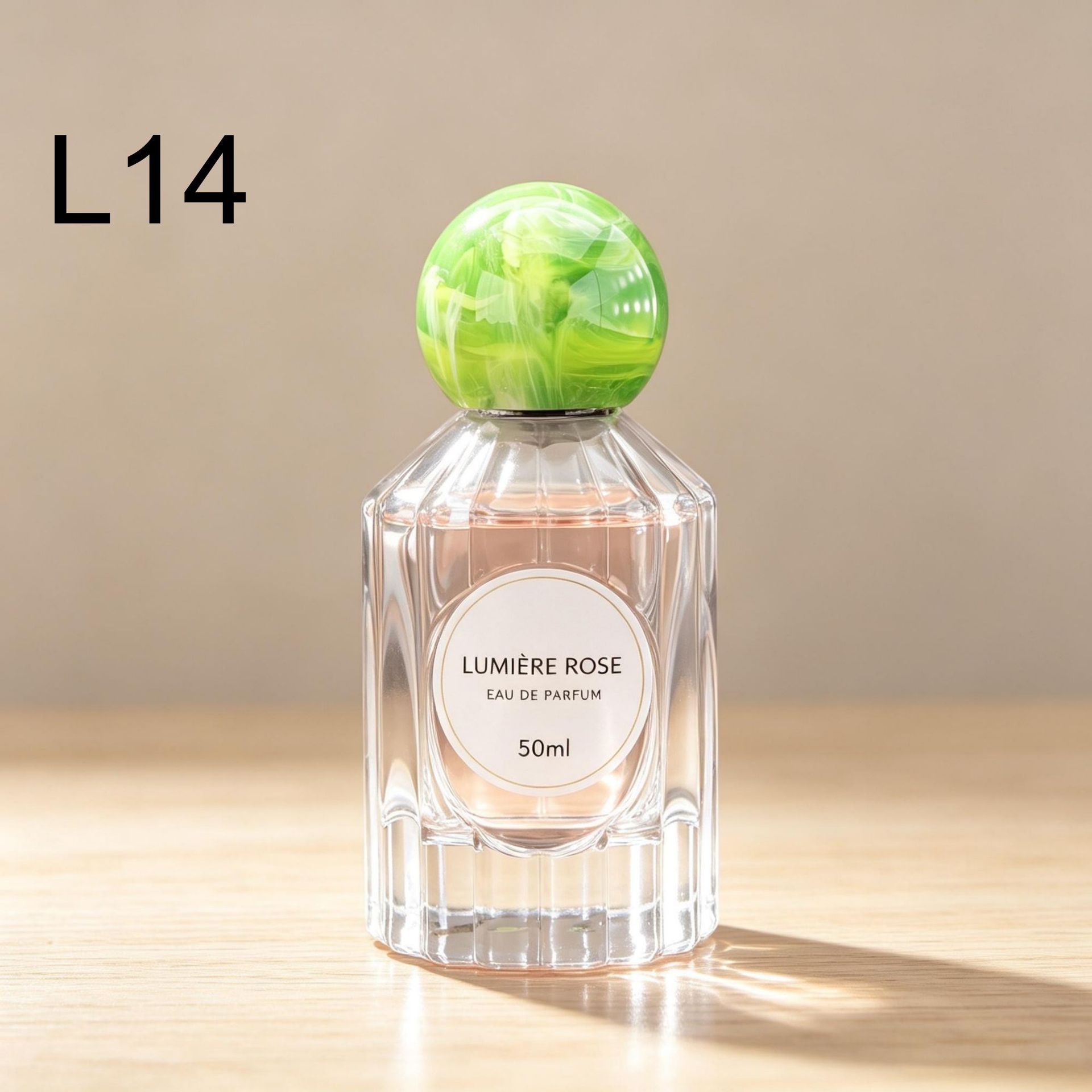 Nuevo producto botella de perfumes de vidrio botella de aerosol 50ml botella vacía botella de fragancia de alta calidad botella dividida multi-tapera libre en stock