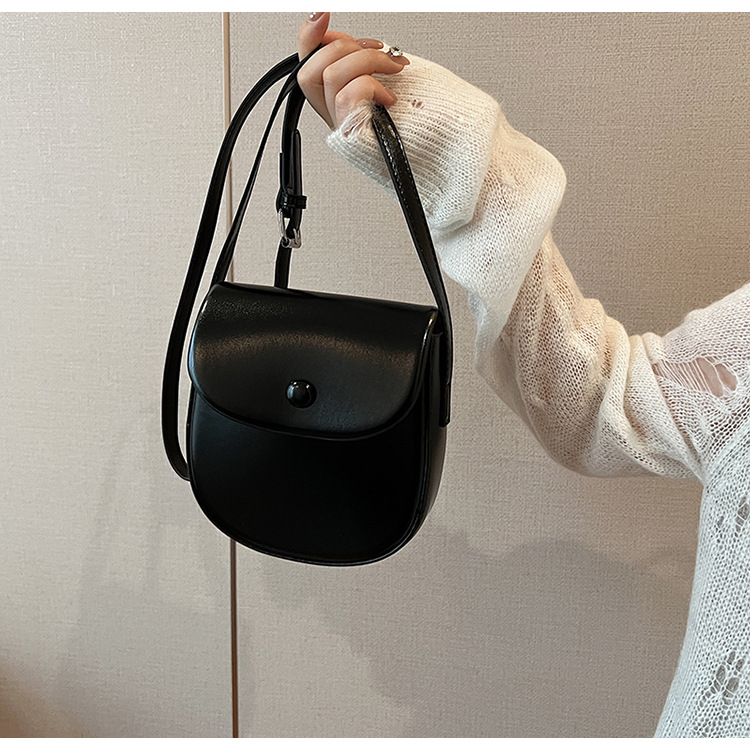 Single shoulder solid color, simple and versatile, casual crossbody mobile commuting mini box, saddle bag, women's bag_voghion.com