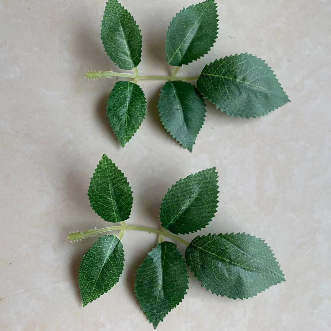 Screen printing materials wholesale, artificial flowers and fake flowers with leaves, five rose leaves, rose leaves, chrysanthemum leaves, screen printed rose leaves
