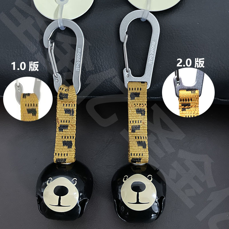 アウトドア登山は熊鈴を掛けてキャンプします。徒歩でリュックサックを掛けます。