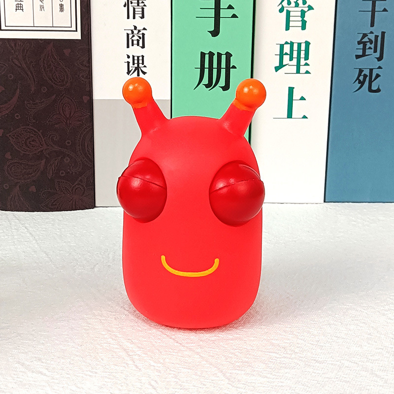震え音が売れてかわいい目を見開いた小菜虫解凍神器減圧爆眼毛虫が子供のおもちゃをつまんでいる|undefined