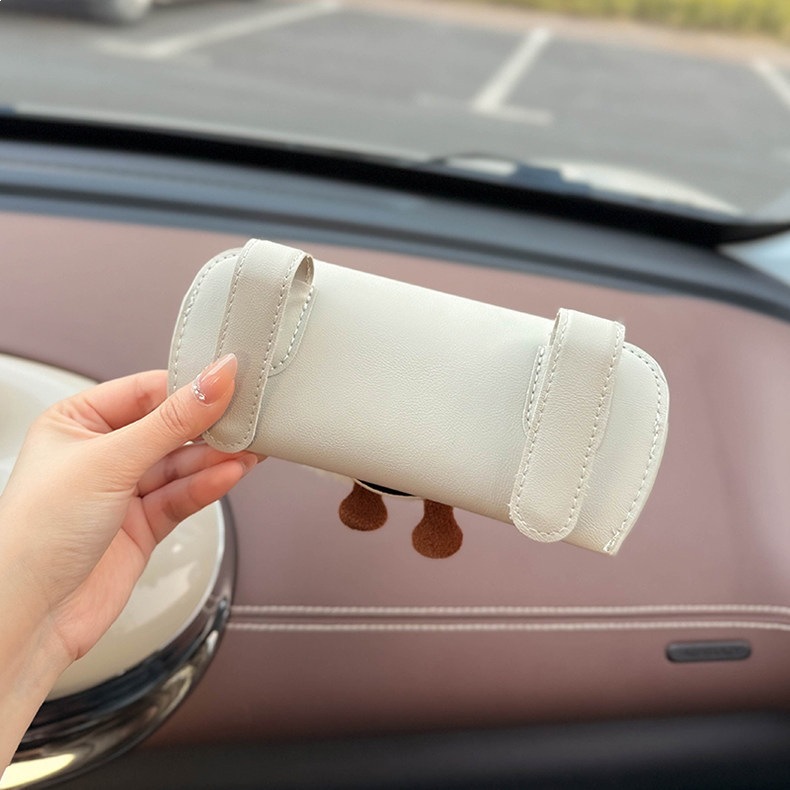 2026 New Car-Mounted Glasses Case, In-Car Sunglasses Holder, Car Sun Visor Glasses Clip Storage, High-End Style for Women
