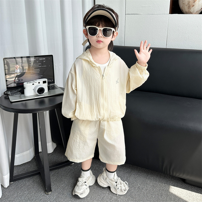 7347 Traje atractivo para niños Pantalones cortos casuales de verano para niños Ropa de protección solar de manga larga Traje exterior delgado para bebés