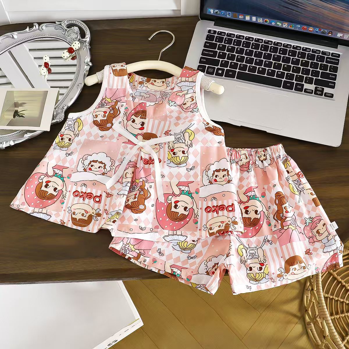 Nuevo chaleco de seda de niñas set de hogar verano cómodo chaleco de arco de cinta fresco pantalones cortos delgados sin