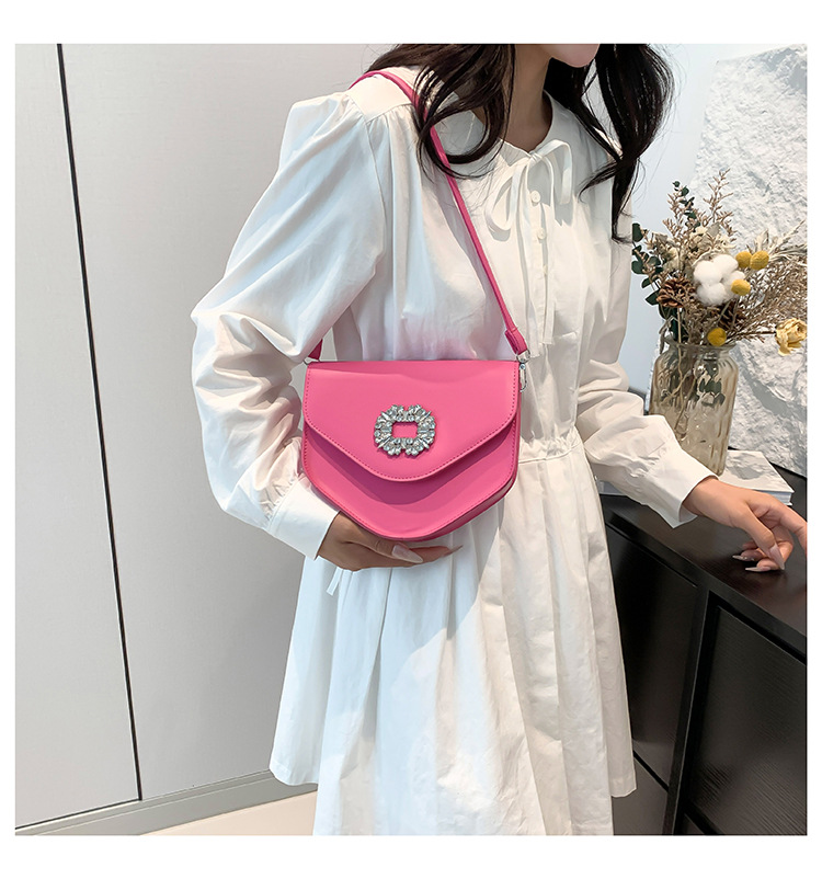 Borsa a tracolla singola con tracolla a triangolo alla moda alla moda 2024, nuova borsa da donna versatile con diamanti color caramella_voghion.com