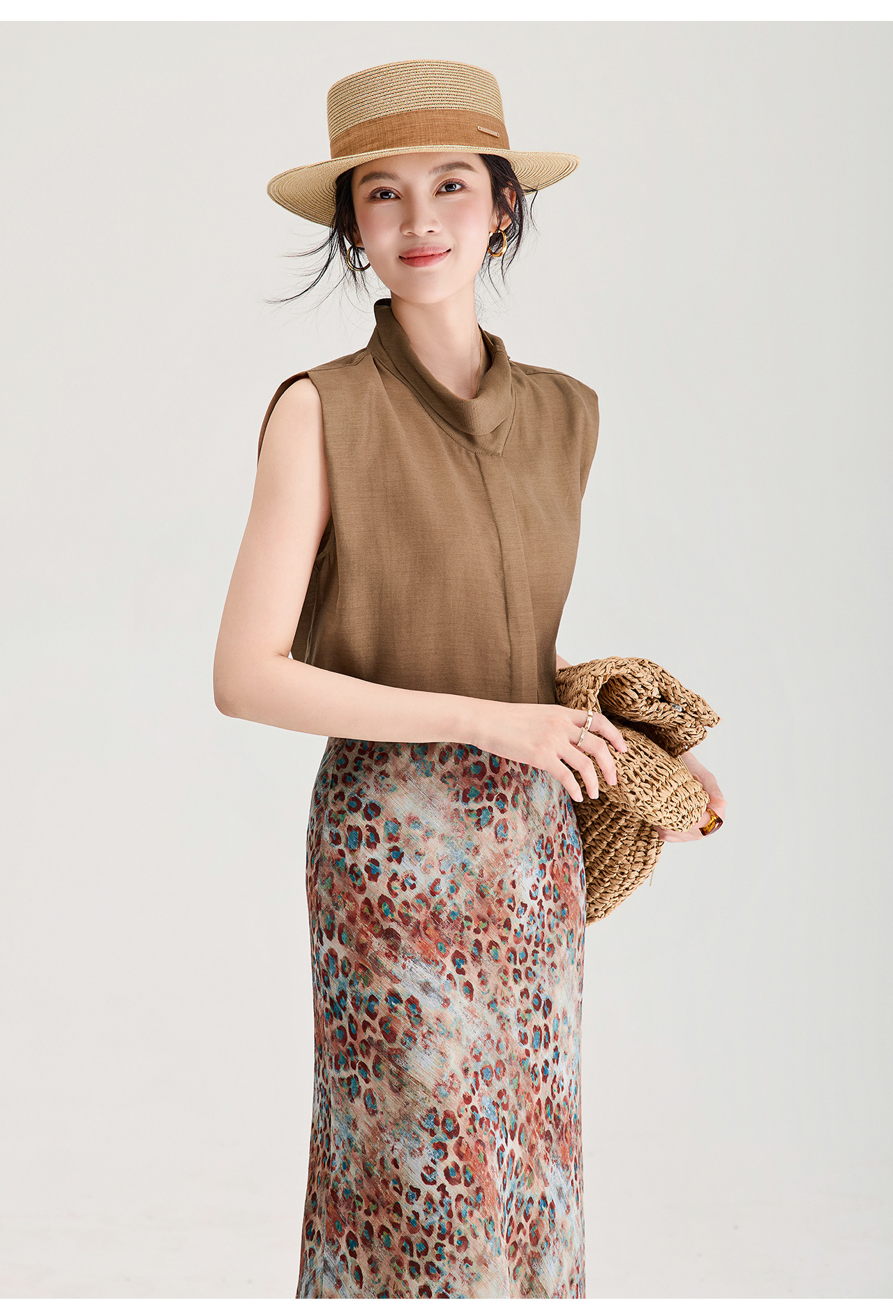 Áo thun nữ không đối xứng tay lỡ cổ trễ vai phong cách thiết kế — màu trắng chi tiết 14