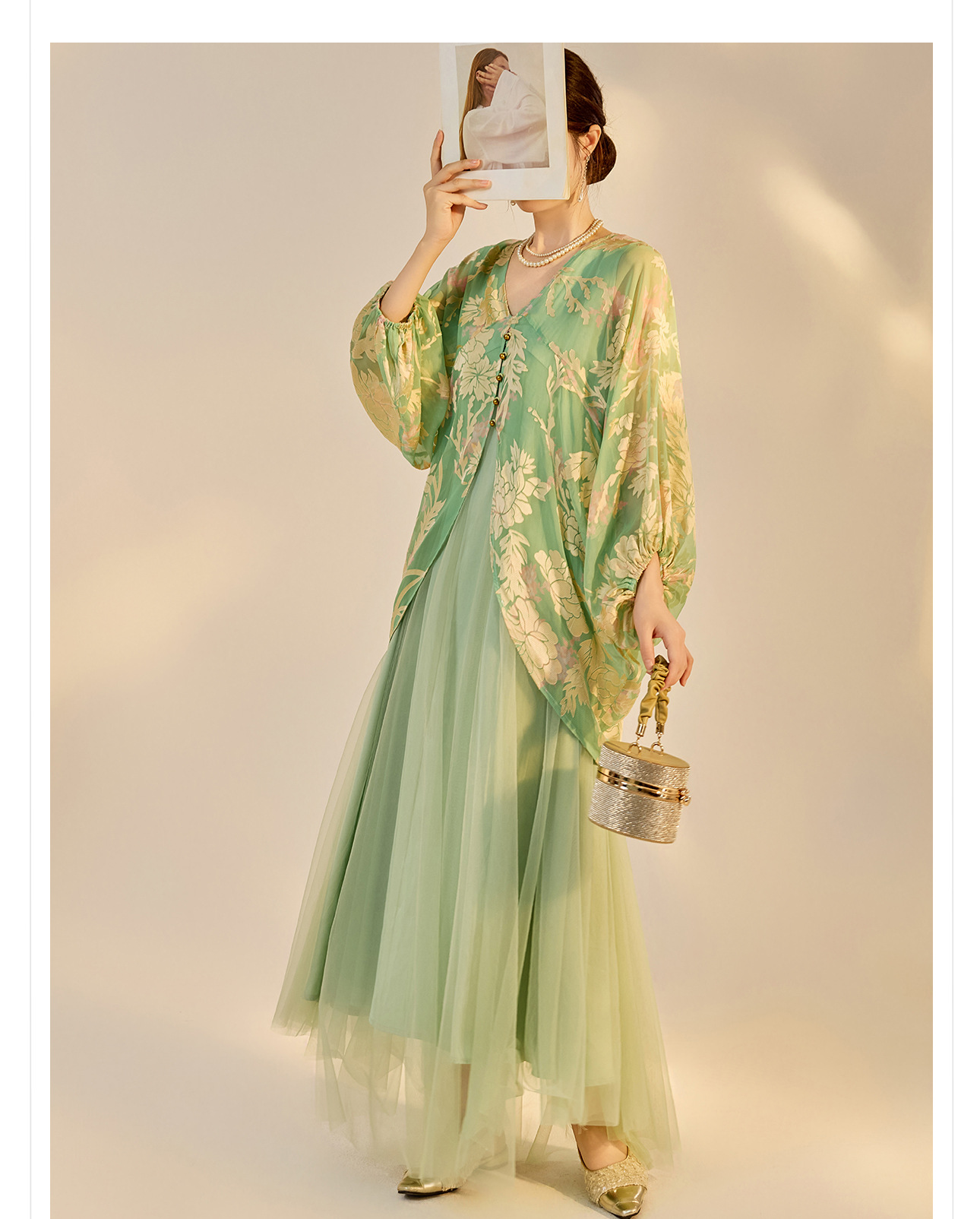 Đầm maxi nữ phong cách Trung Hoa cao cấp, tay dài, cổ cao, họa tiết in hoa cháy kết hợp ghép vải — bầu trời xanh, Màu trắng nhạt chi tiết 9