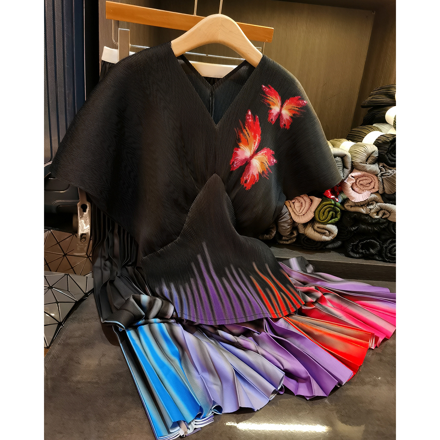 Elegant Butterfly Print Two Piece Set For Women V-Neck Short Sleeve Top & Pleated Midi Skirt Casual Mid-Calf Length Polyester_ecoleips.com
