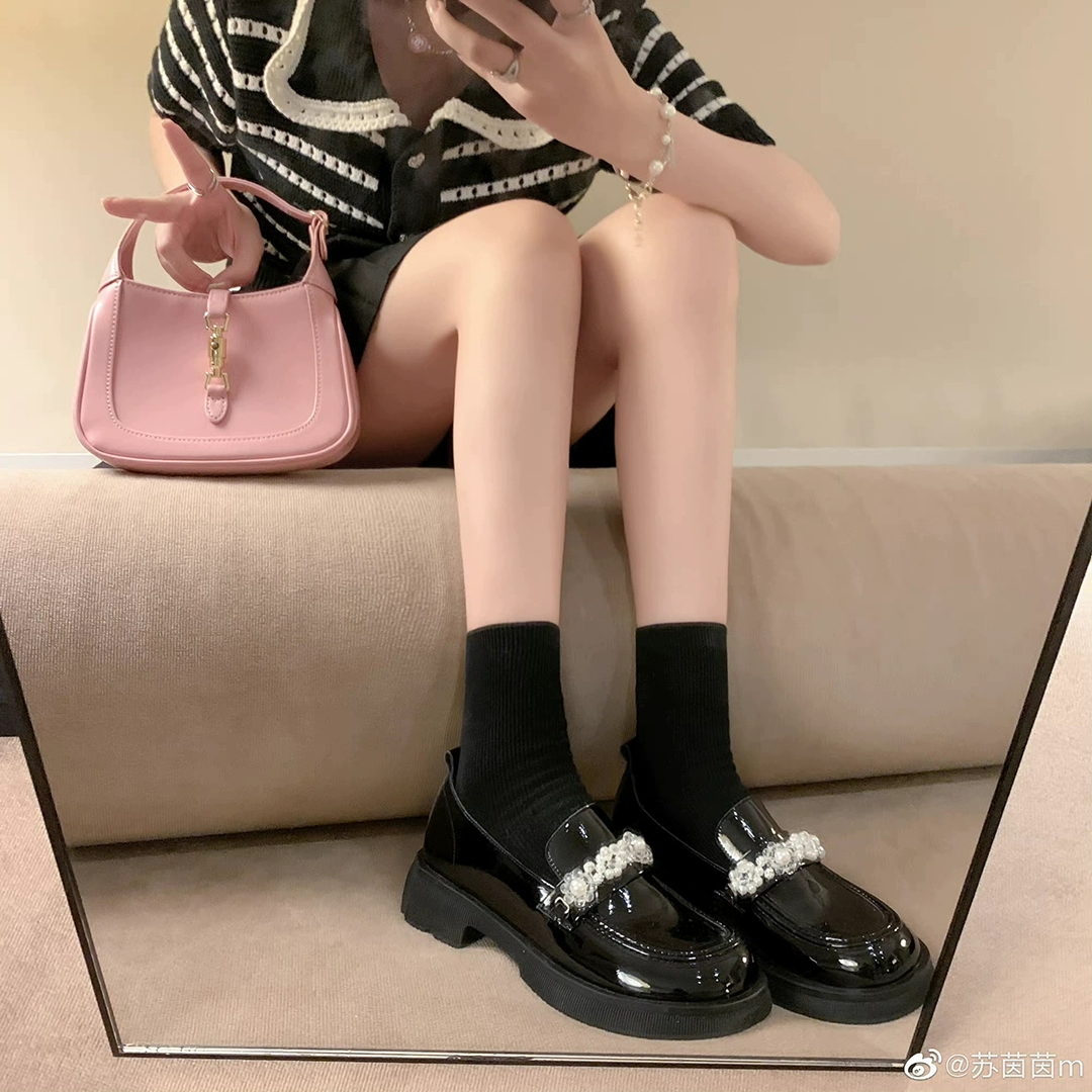 Черные плоские кожаные туфли женский 2025 новый осенний жемчужный маленький размер Lefu обувь французская дышащая обувь в британском стиле