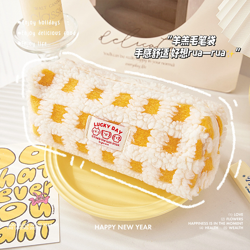 Bolsa de lápiz de cuadrillas cálidas de peluche de gran capacidad para estudiantes de secundaria y secundaria Caja de lápiz coreana Inswind bolsas de papelería para estudiantes de primaria