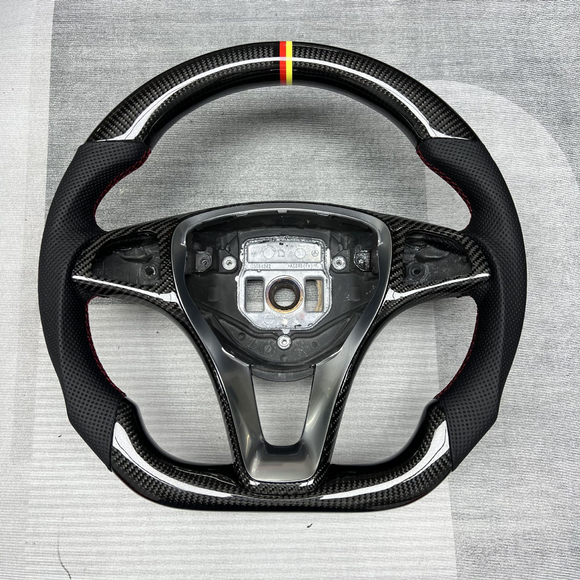 Source Factory Car Steering Wheel Modification, Suitable for Mercedes E-Class Car Carbon Fiber Steering Wheel Processing and Customization