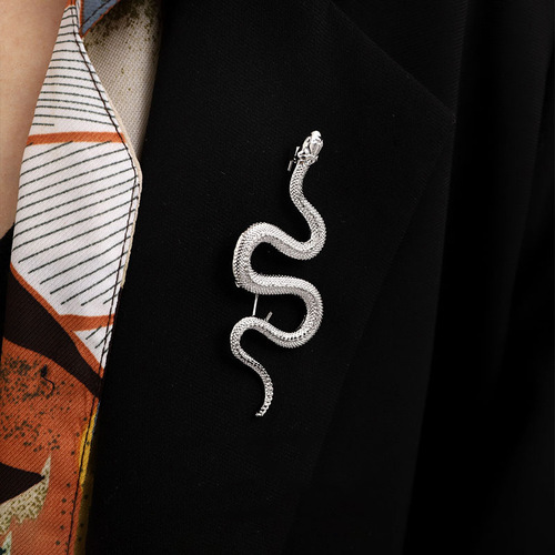 New fashion brooch for men and women, creative pin, Xiao Yi snake-shaped badge tie pin, suit retro personalized accessories