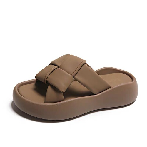 Fashionable Ladies Summer Outdoor Thick Sole Sandals Soft Heel Sandals with Invisible Flip-Flops
