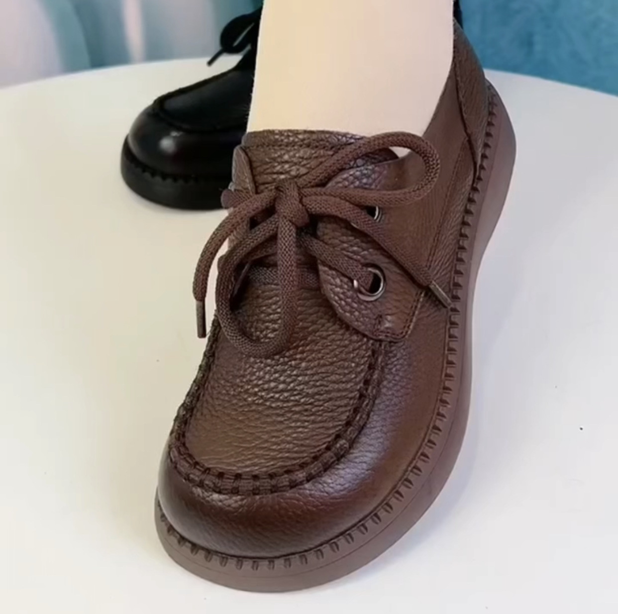 Zapatos de mujer de cuero cosidos a mano en otoño, zapatos retro de suela suave de una sola capa de cuero de vaca, zapatos de cuero casuales variados