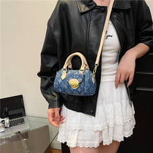 �羳����С��ţ�в�����Ů�¿��������ٴ�б����r������AͲ��