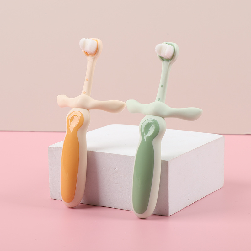 Tres caras cepillo de dientes para niños pelo suave dibujos animados lindos cepillo de dientes entrenamiento protector de dientes cepillo de dientes único suministro al por mayor