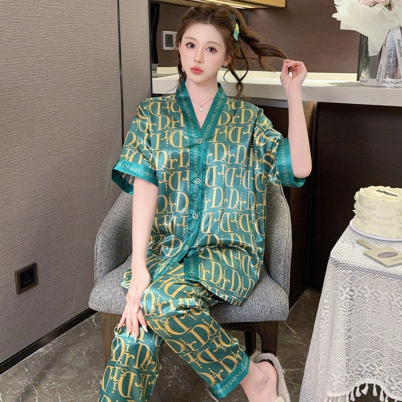 965# 짧은 녹색 D 문자