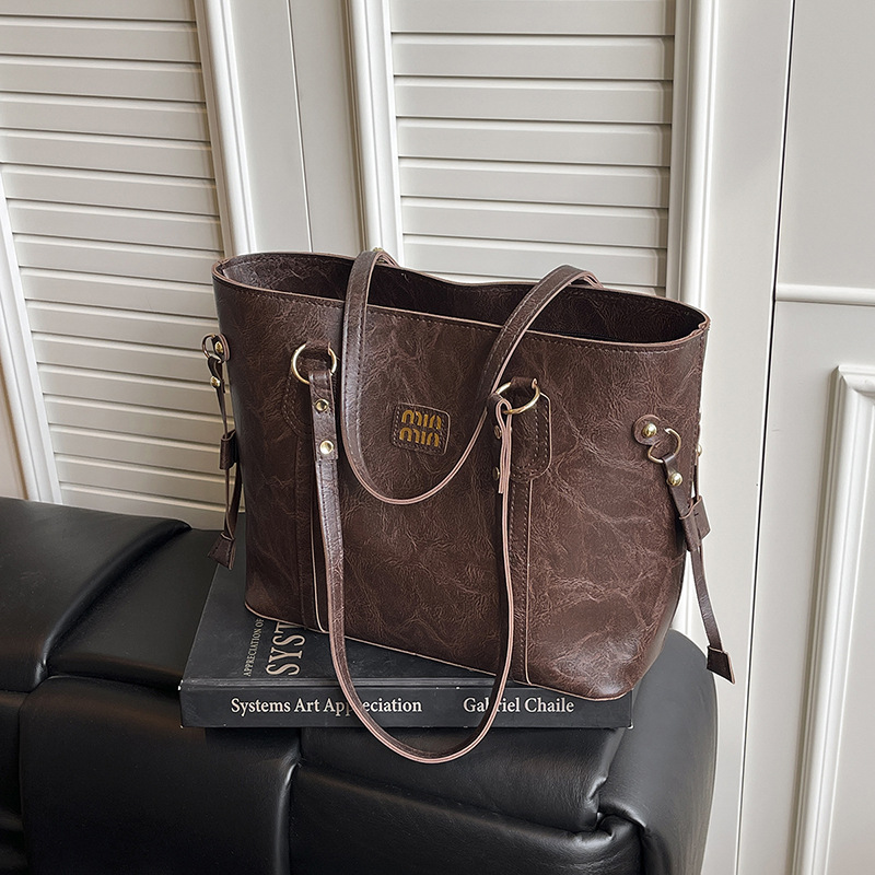 Texturas extranjeras bolsas de gran capacidad para mujeres otoño y invierno 2025, nuevas bolsas de hombro de moda, nicho, bolsas de viaje retro