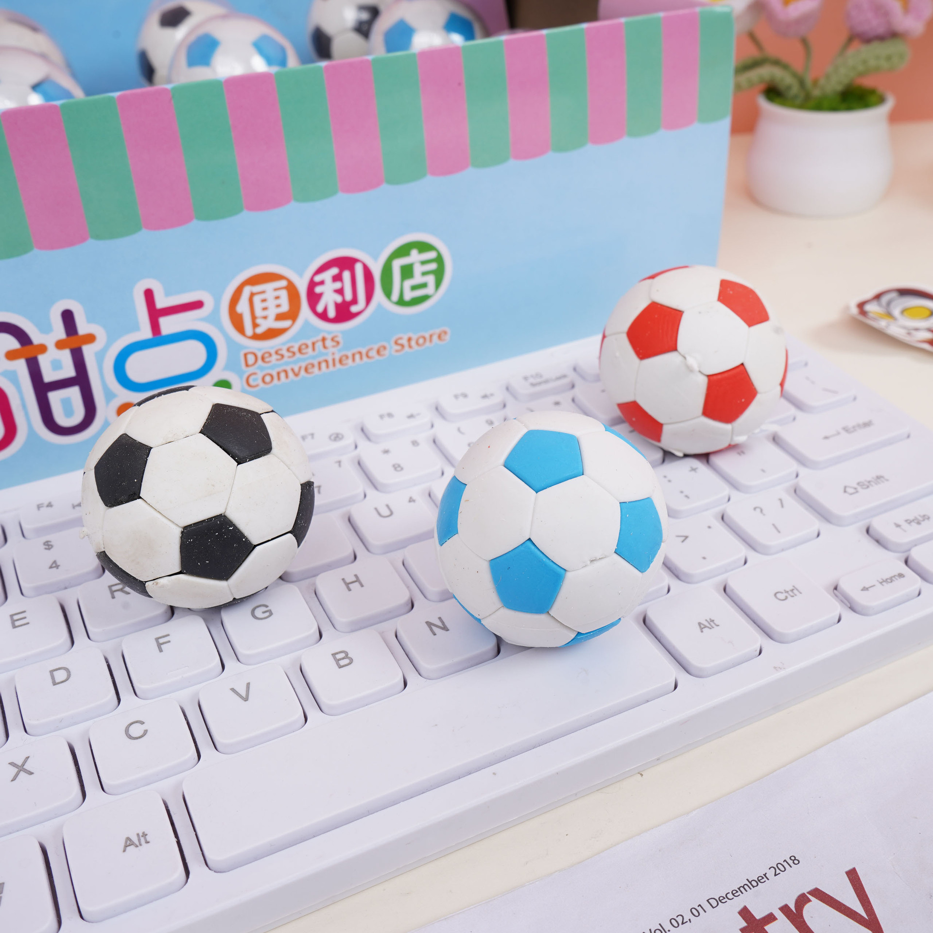 Fútbol de dibujos animados borradores creativos lindos estudiantes limpios sin rastros borradores modificados borradores transfronterizos