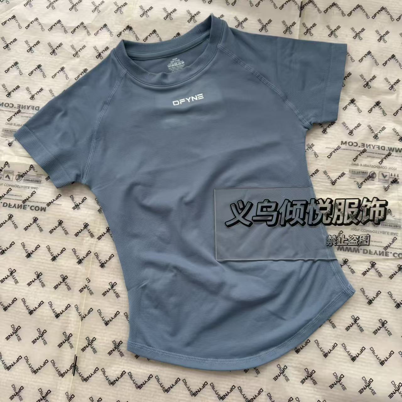 Aliexpress nuevo DFYNE mangas cortas mate nylon alta elástica cuerpo apretado sin bordas de acondicionamiento deportivo T mangas cortas