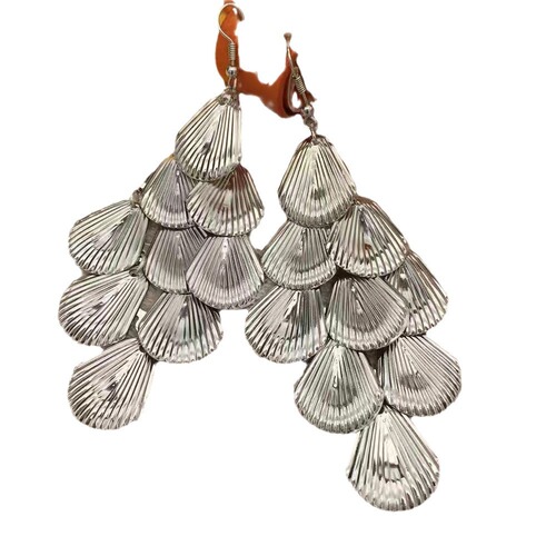 All-or-nothing Jin Chen's same style earrings, long hollow scallop earrings, elegant tassels, niche personality earrings