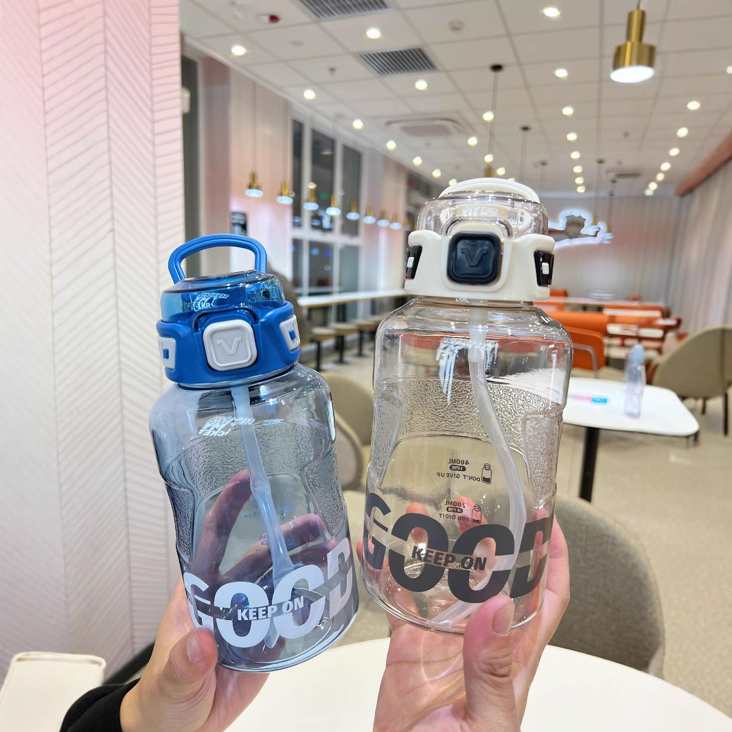 Yitong nuevas tazas de agua para niños y niñas tazas de plástico deportivas 1120ml tazas de paja de gran capacidad para niños y estudiantes