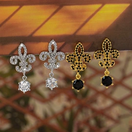 项链;耳环;手链