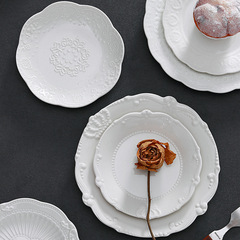 Simple European-style carved court porcelain plate, home dining plate, cookie plate, creative floral edge dish, Western-style plate, cake plate