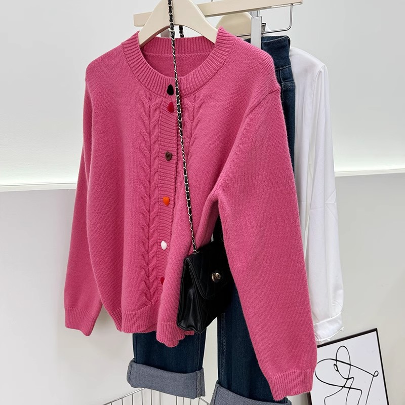 Fashionable woolen cardigan with a round collar