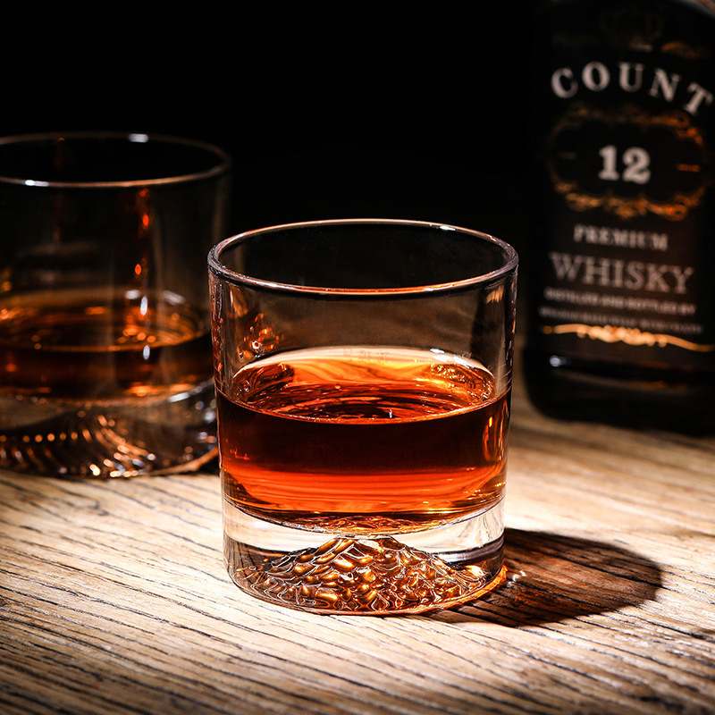 Creative glass retro wineglass for whiskey