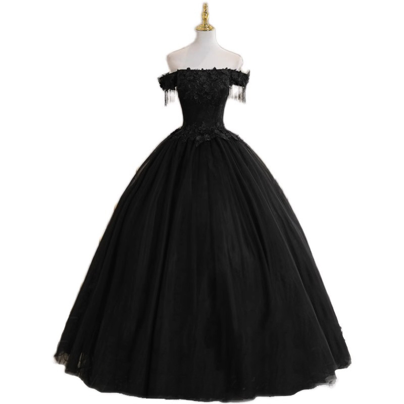 Naisten vaatteet Uusi musta iltapuku Näyttämöesitys Puku Juhlatilaisuus Vuosikokous Opiskelijoiden taidekoe Yksinjuontaja Naisjuontaja_voghion.com