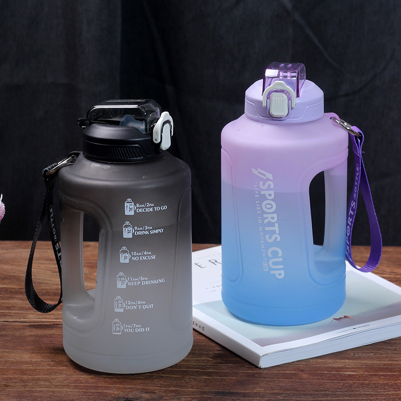1.5L de gran capacidad tonelada barril portátil hervidor de agua con escala gimnasio taza fitness escala botella de agua Internet celebridad taza