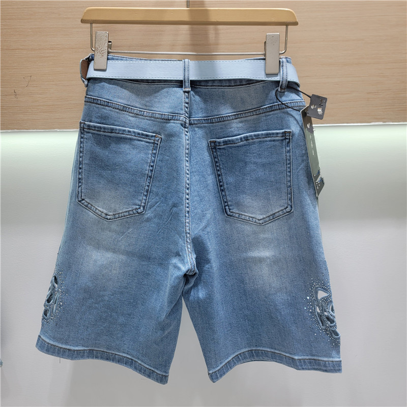 Bermudas de Mezclilla de Cintura Alta con Bordado de Flores y Corte Recto