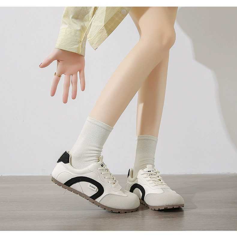 2025 весна и осень новые модные и удобные корейские стильные повседневные спортивные туфли на плоской подошве с круглым носком и цветным сочетанием на шнуровке для женщин оптом