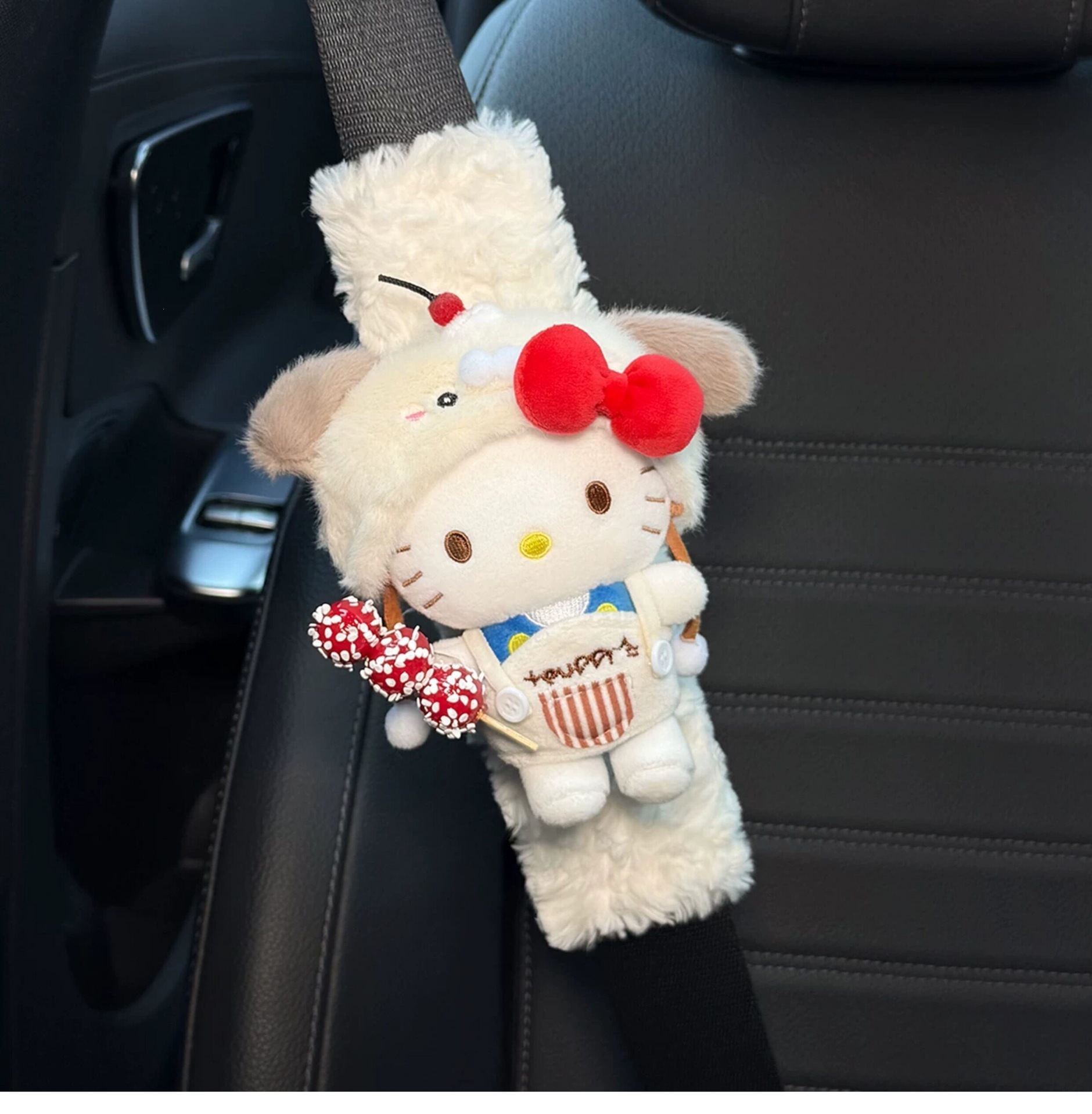 Cute KITTY car seatbelt shoulder pad, car interior seatbelt decoration, anti-abrasion clothing for couples, a pair for women