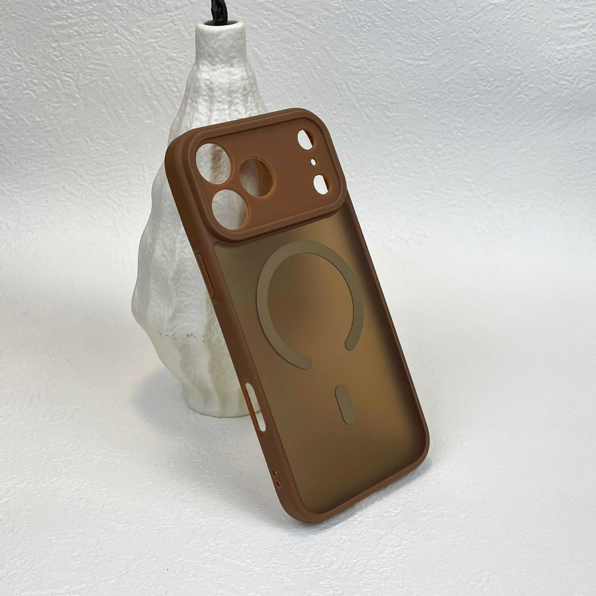 适用iPhone18promax手机壳肤感磨砂磁吸精孔防摔苹果17高级保护套