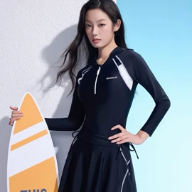 游泳圈;比基尼;沙滩防晒服