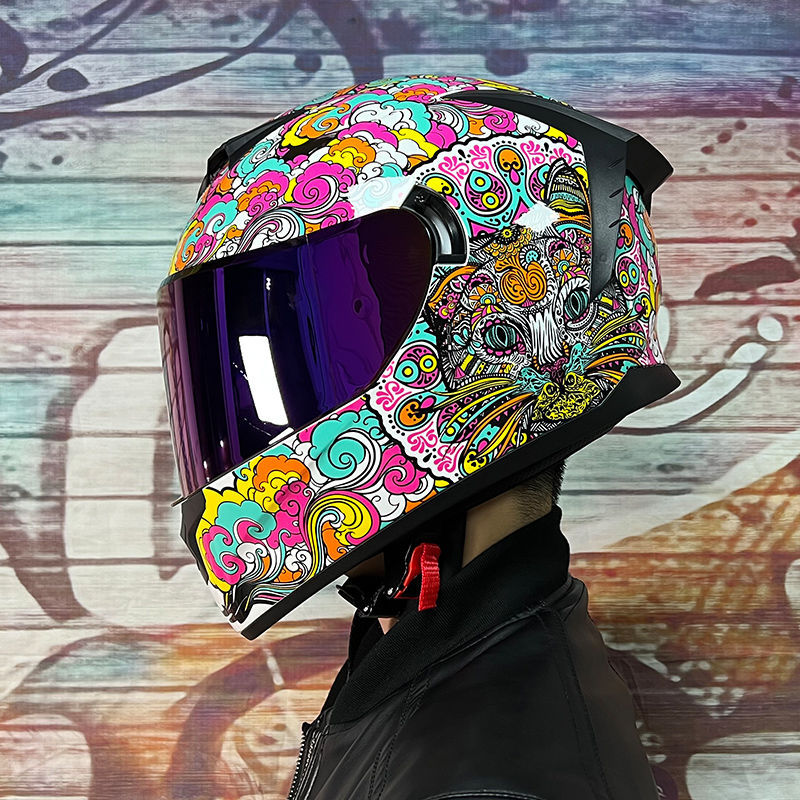 Casco de coche eléctrico LVS para hombres y mujeres de verano casco completo casco colorido personalidad fresco casco de carreras verano