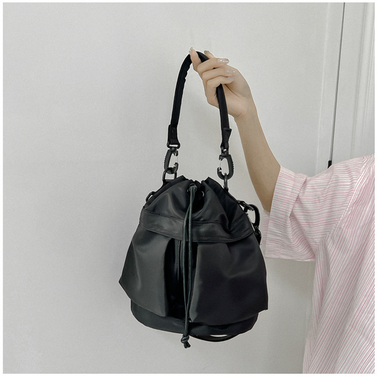 Women's Nylon Solid Color Classic Style Square String Shoulder Bag Bucket Bag display picture 4