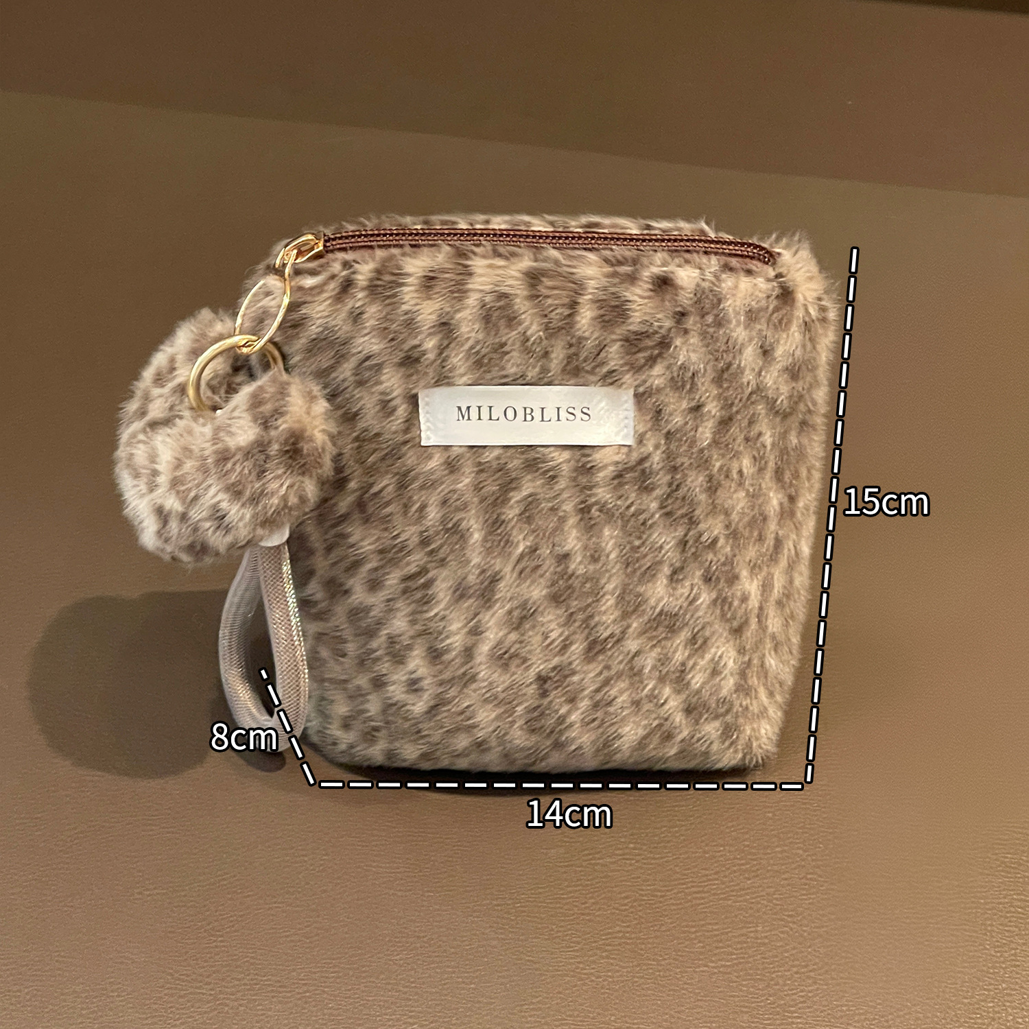 Nueva bolsa de maquillaje impresa de leopardo de peluche de pelo de conejo multifuncional portátil otoño y invierno para salir bolsa de almacenamiento de lavado de gran capacidad
