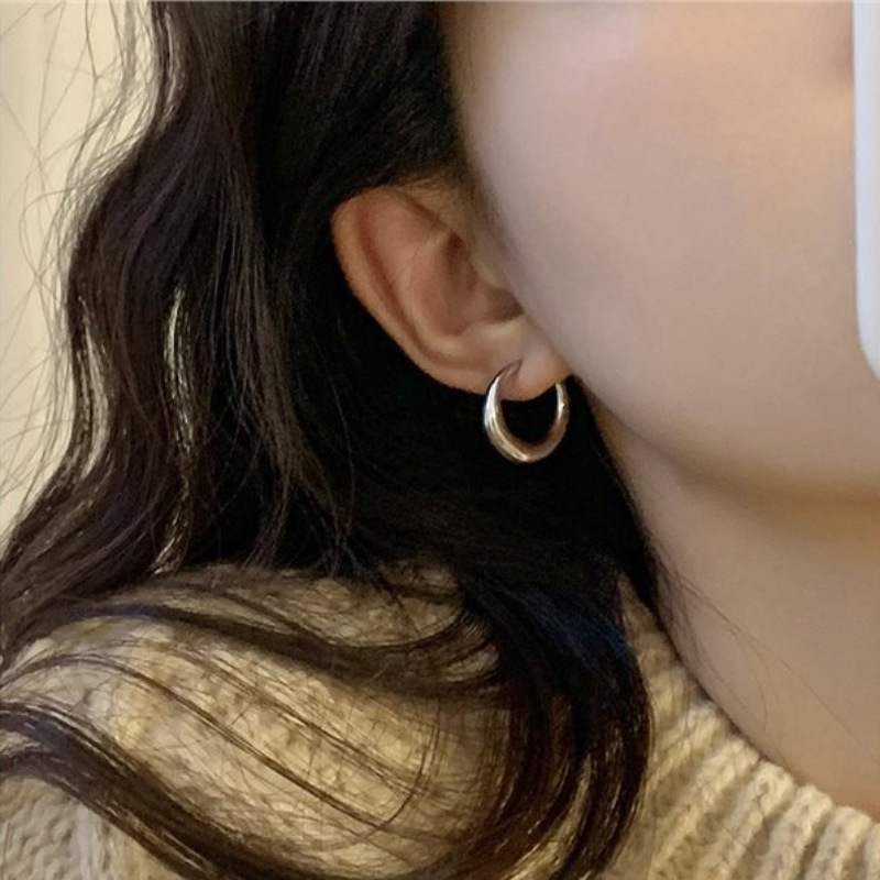 S925 Textured Crescent Hoop Stud Earrings Minimalist Fashion Style_voghion.com
