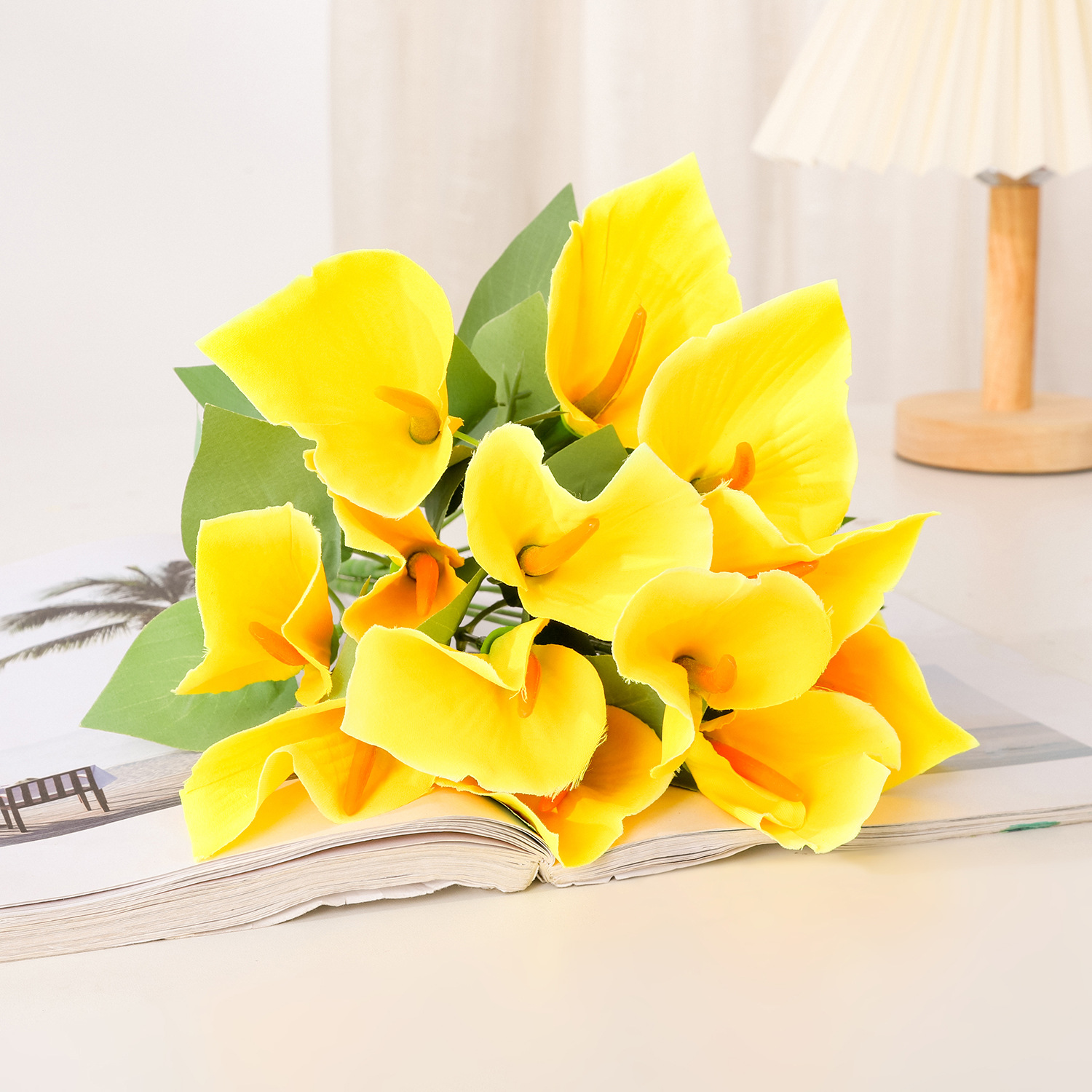Ramo de calas artificiales de tallos múltiples Flores de seda Arreglos florales artificiales Flores decorativas para el salón de casa Accesorios para fotografía