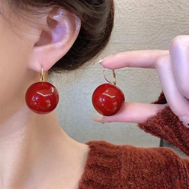 Pearl Earrings with a High-End Feel, Light Luxury Style, Red Color That Enhances Complexion, Vintage Design, Niche and Versatile, High-End Seaside Earrings