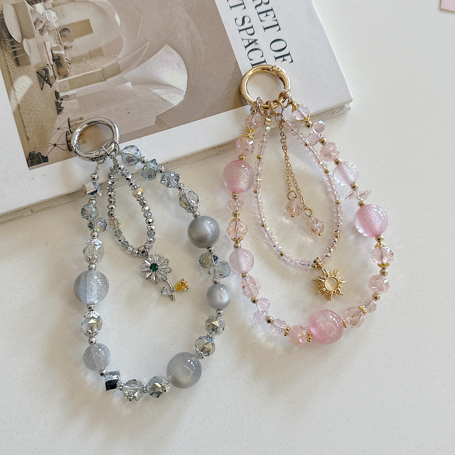 Cadena de colgar para teléfono móvil de alta gama hecha a mano de boutique, cadena de colgar giratoria de margarita pequeña, cordón para teléfono móvil de moda, cadena corta/colgante